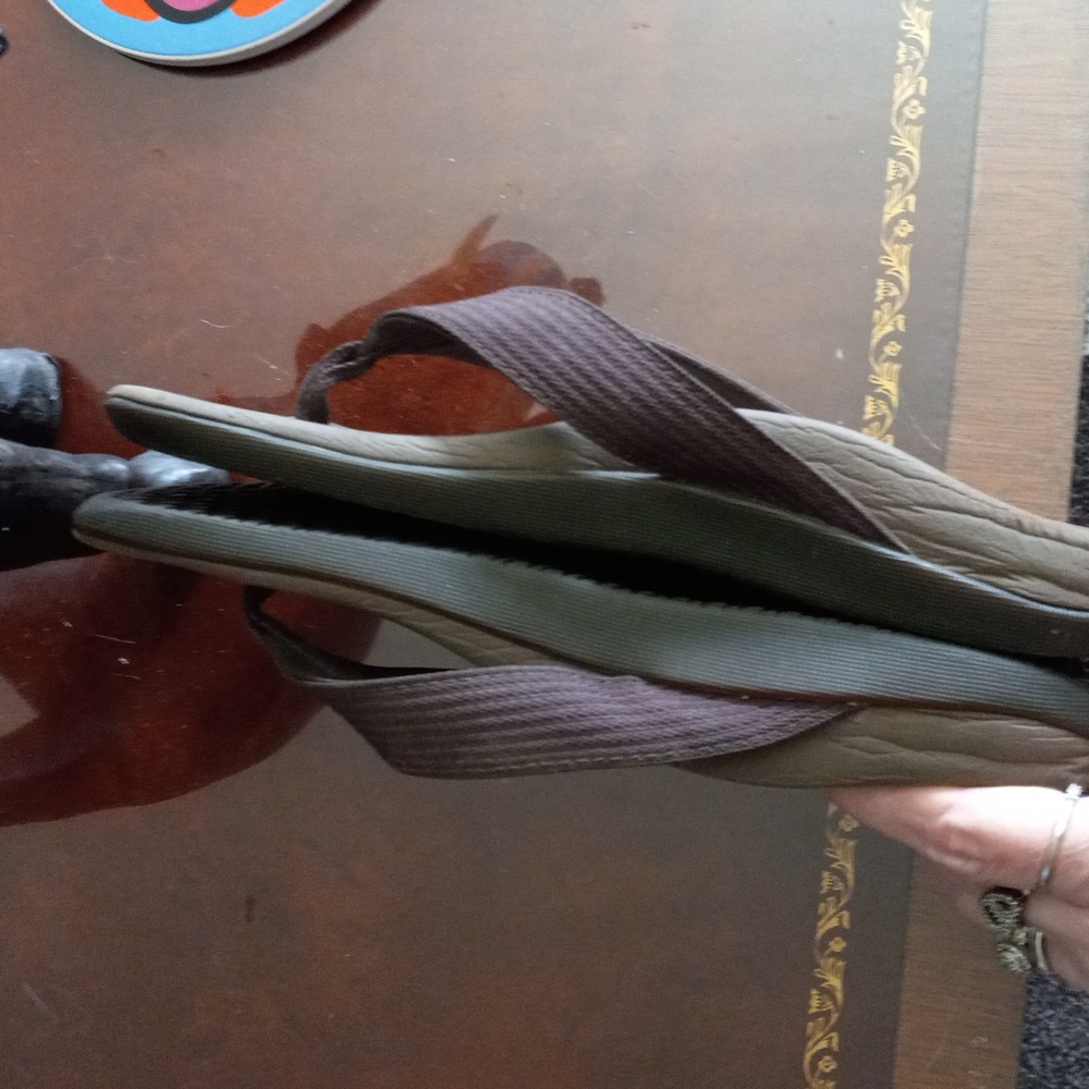 Sandles by Vionic orthopedic type. - Picture 3 of 6